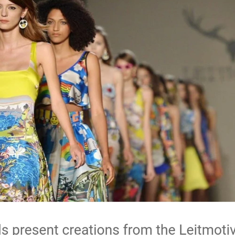 Leit motif ITALY runway tech rainbow print top xs